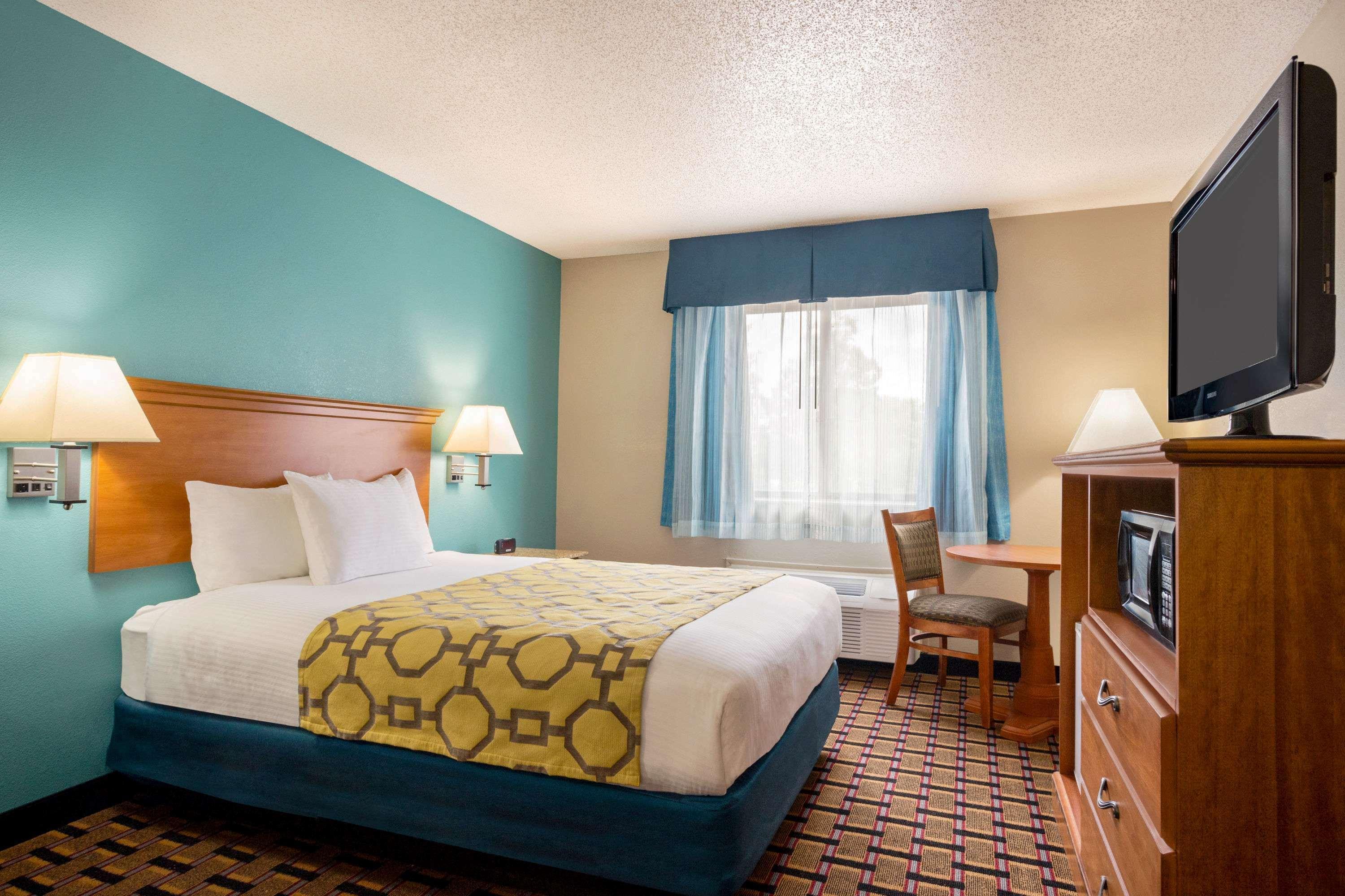 Hotel Baymont By Wyndham Warrenton Exterior foto