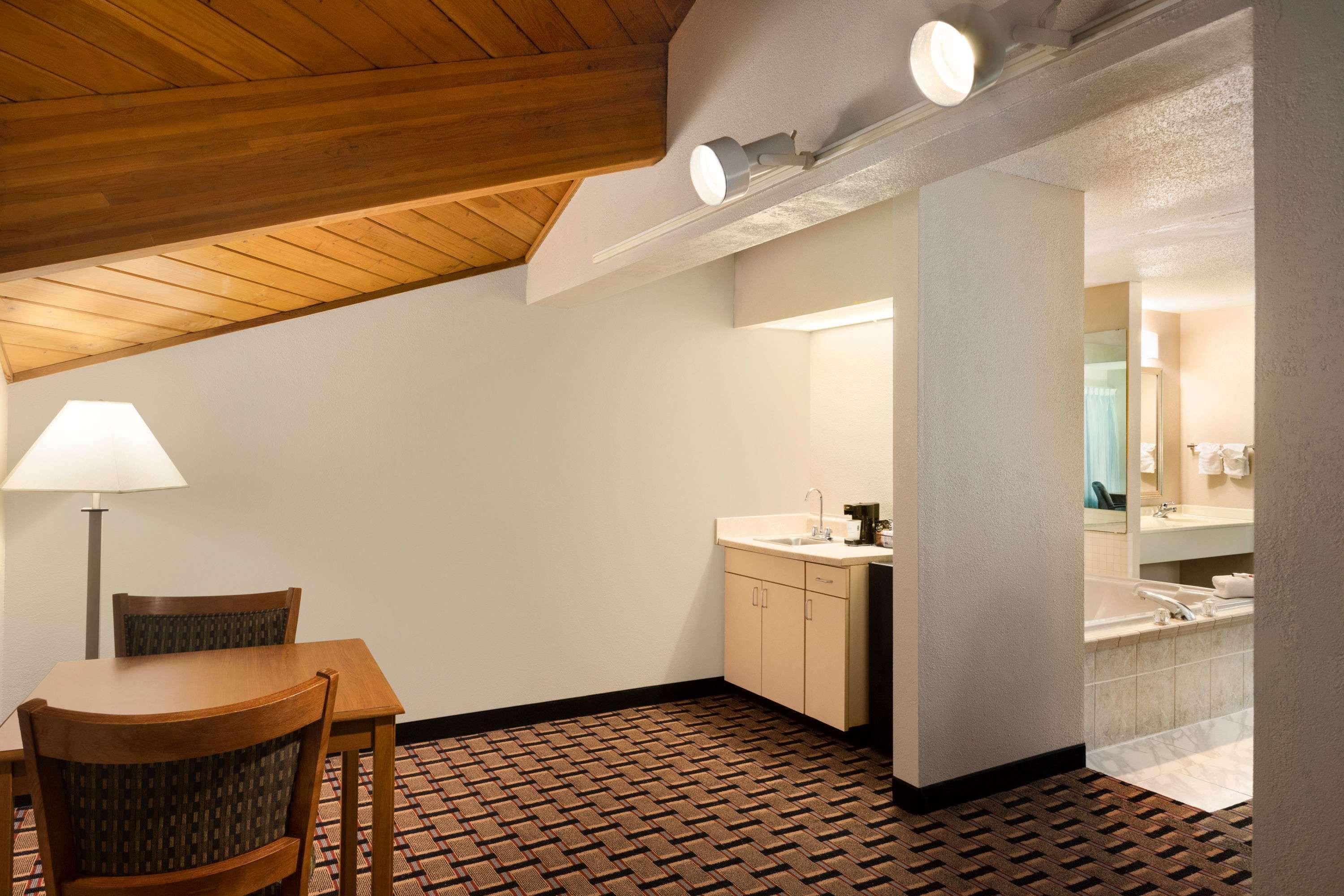 Hotel Baymont By Wyndham Warrenton Exterior foto